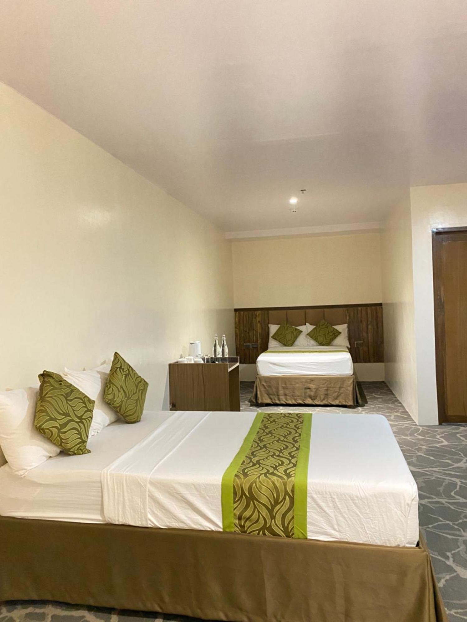 Maxi Hotel And Event Center Tagbilaran City Exterior photo