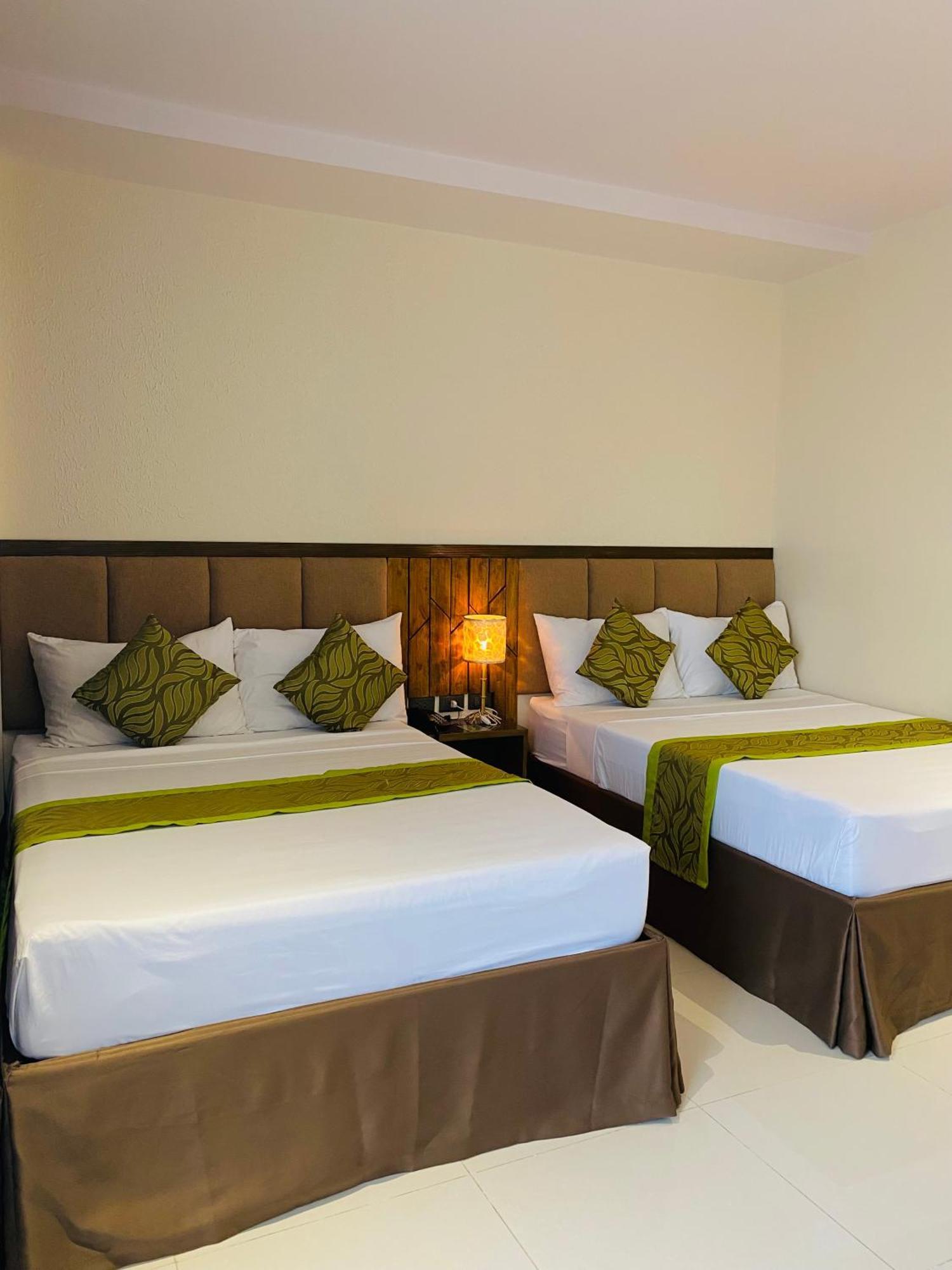 Maxi Hotel And Event Center Tagbilaran City Exterior photo